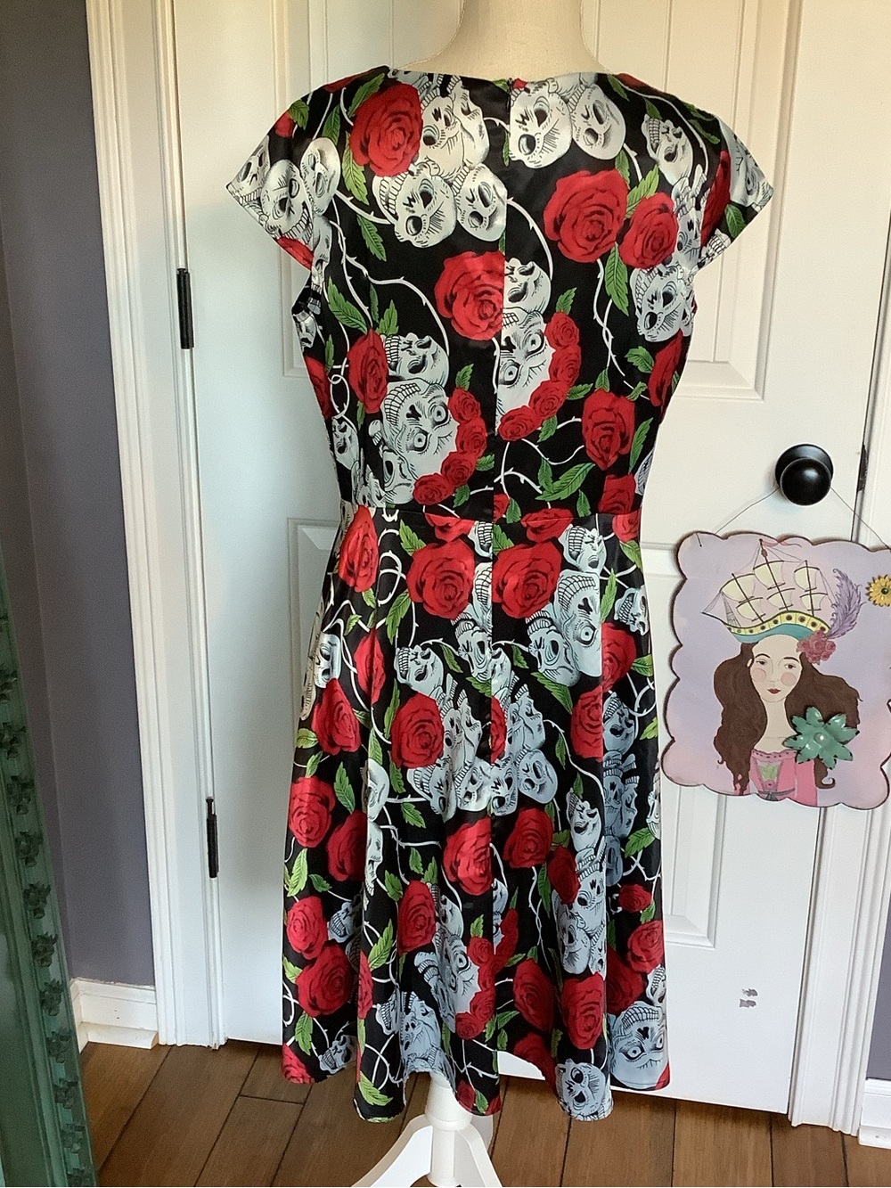 Vintage Style Rockabilly Fit-and-Flare Skull & Rose Dress - Picture 5 of 9